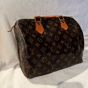 Beautiful speedy 30 Monogram in very good condition.